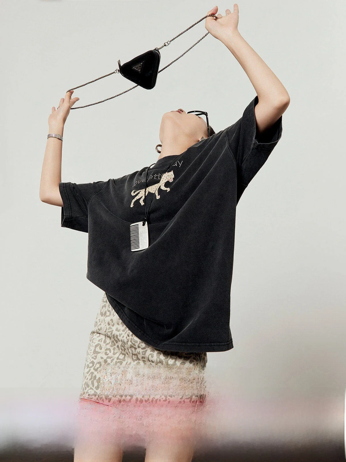 

Винтажная женская футболка Bla с круглым вырезом и коротким рукавом, летняя новинка, с леопардовым принтом, повседневная, удобная, дышащая, из хлопка