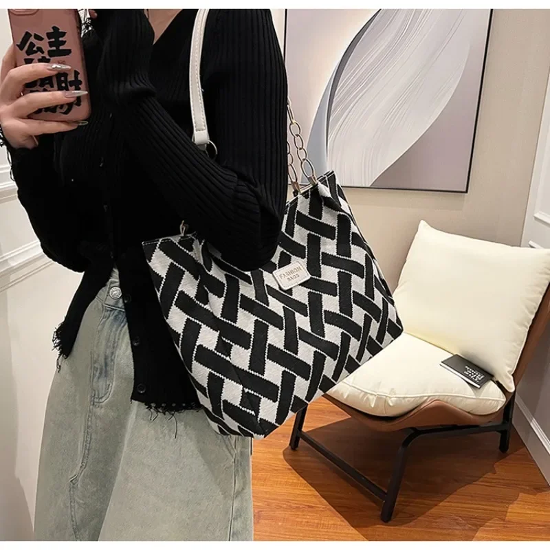 

2024 New Women's Fashion Versatile Shoulder Bag for College Students Class Tote Bag Commuter Large Capacity Shoulder Bag