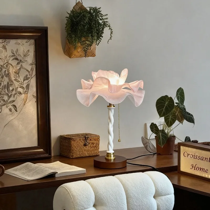 Petal table lamp, French cream wind girl heart bedside night lamp, new warm and romantic art bedroom decoration lamp