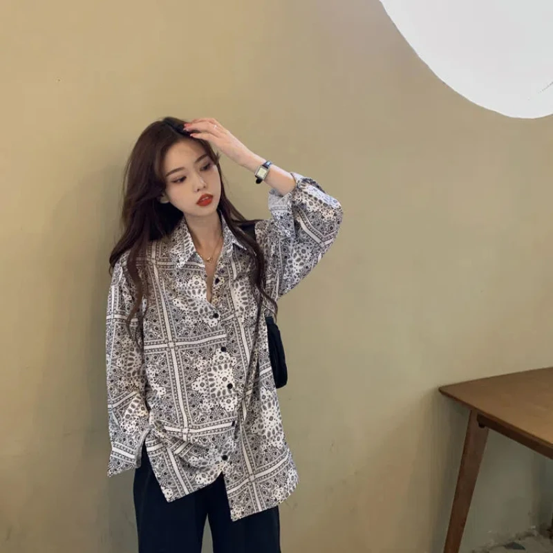 Autumn New Korean Retro Design Niche Print Loose and Slimming Long Sleeved Shirt Top