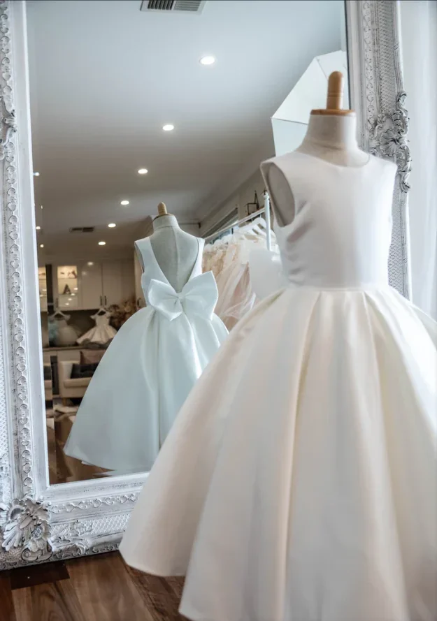 

Satin Low V Midi Flower Girl Dress With Bow O-neck Sleeveless Kids Dresses for Special Occasions Prom