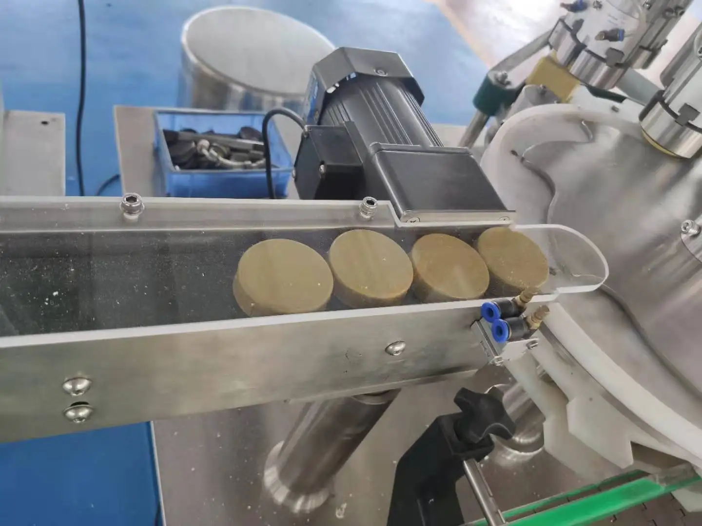 Good Quality Automatic Rotary Plastic Bottle Screw Capping Sealing Machine Cap Tightening Machine