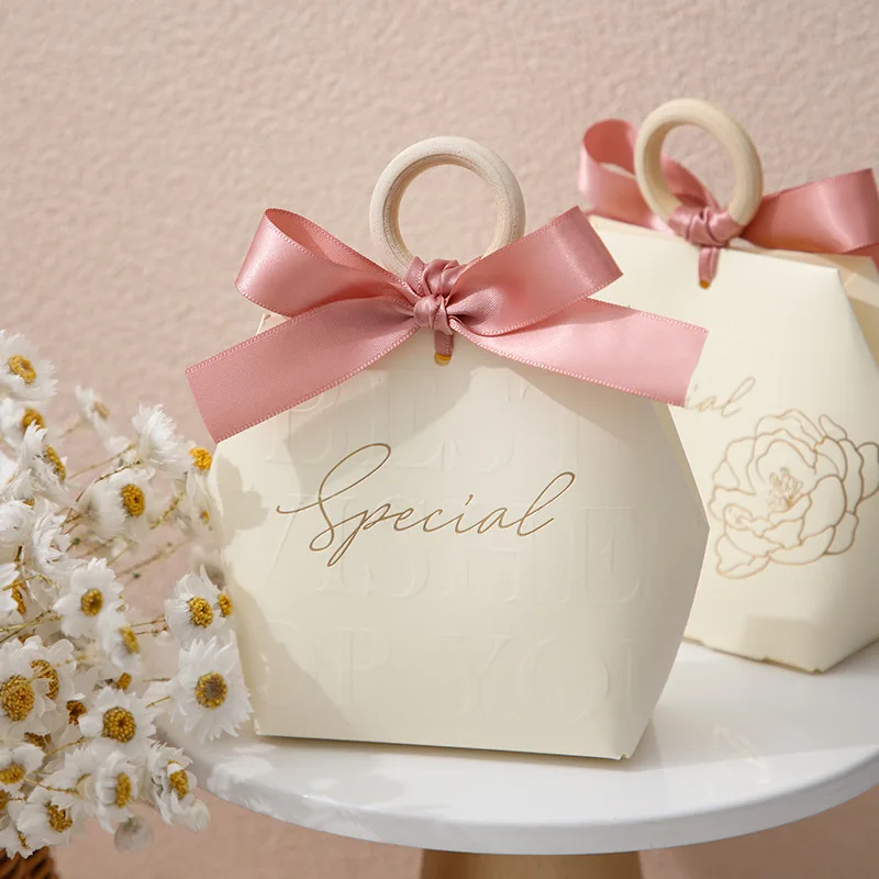 Boîte en papier blanc/rouge à la mode, sac à main, boîte-cadeau de bonbons, ruban à bijoux, anneau en bois, cour, cérémonie élégante, fête de mariage, 10/30/50 pièces