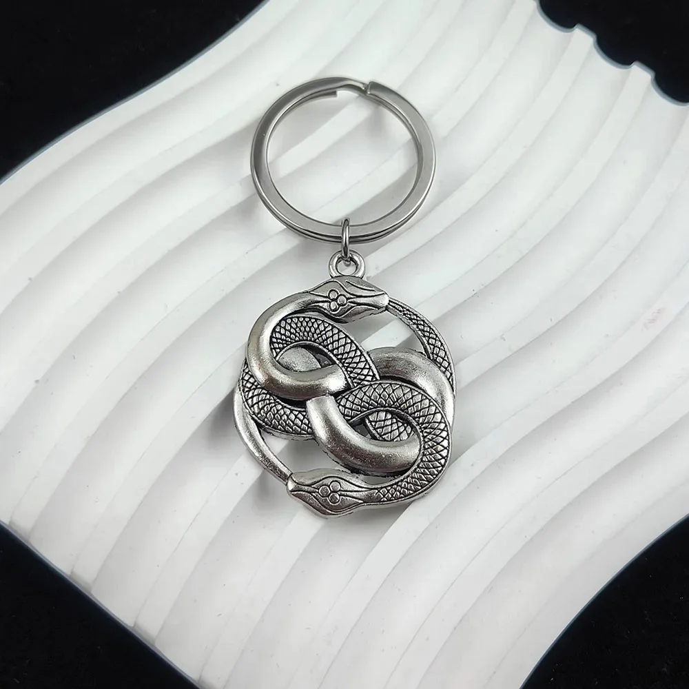 Vintage Keychain Silvery Round Double Snake Key Chains Alloy Animal Keyring Personalized Gothic Jewelry Men\'s Car Accessories