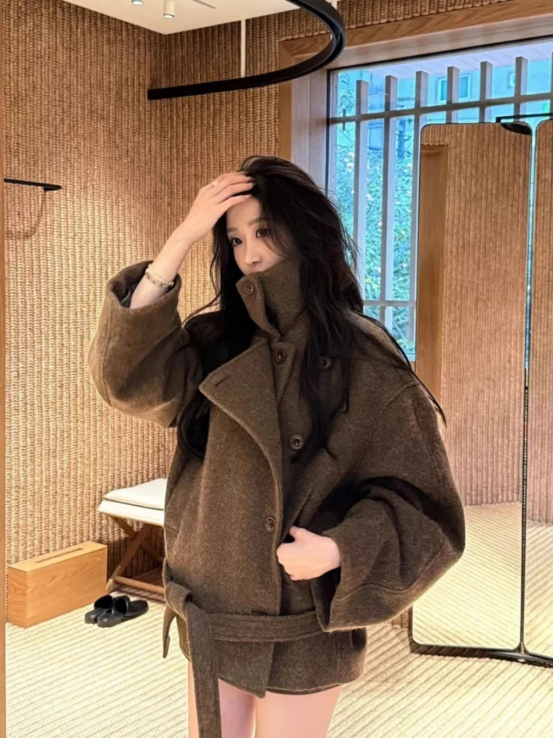 

Коричневое кашемировое шерстяное пальто для женщин осенью и зимой, новинка 2023 года, утепленная короткая модная смешанная куртка с воротником-стойкой w1282