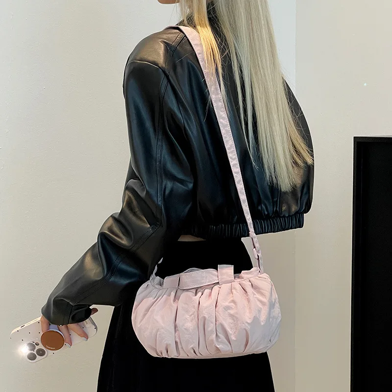 

New Japanese and Korean women's pleated casual versatile lightweight cloud bag, hand-held shoulder crossbody bag designer luxury