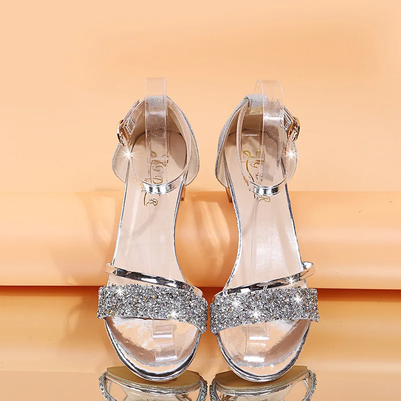 Neue modische Damen-Sandalen in Gold und Silber mit niedrigem Absatz, lässige Schuhe für Damen, offene Zehenpartie, leichte Sommer-Damenschuhe – Detail 4