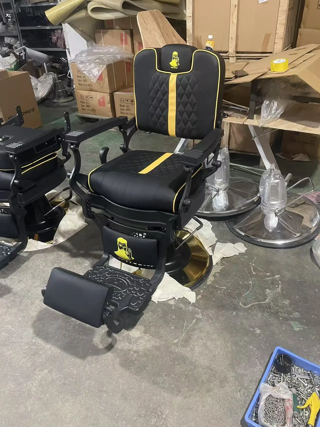 Retro Barber Chair With Heavy Duty Pump, Customizable Aluminum-Based Leather Finish, Height Adjustable - Metal Construction