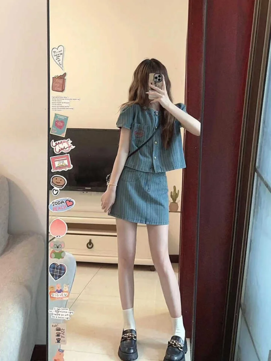 

Retro Embroidered Denim Set Women's Summer 2024 Striped Short Sleeve A-Line Skirt Two-Piece Suit Fashionable Casual Outfit
