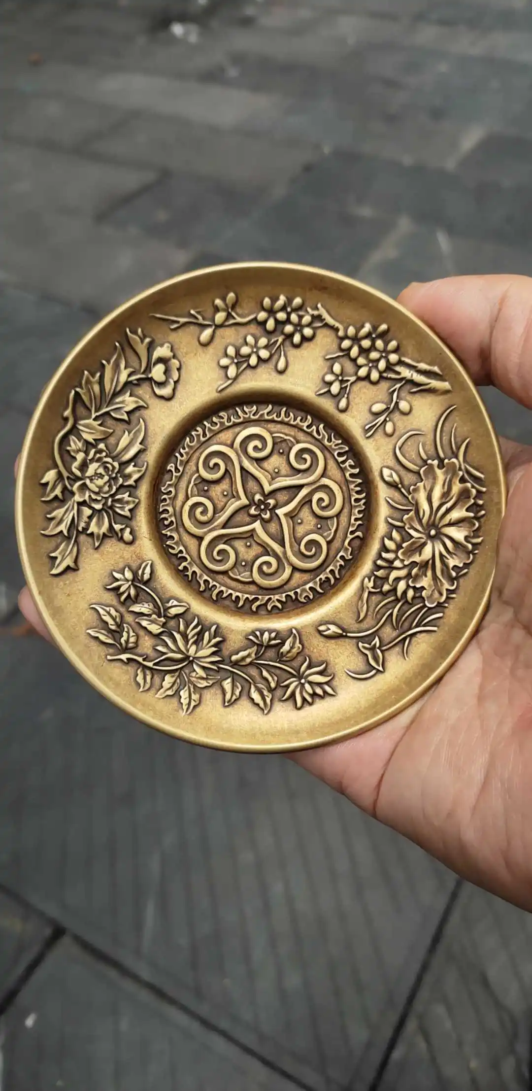 Antique bronzeware collection, vintage  brass, merlan, bamboo, chrysanthemum, plate, pulp, moisturizing home craft ornam