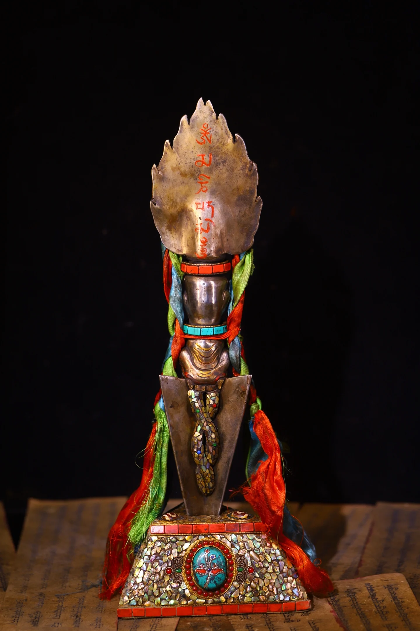 

15"Nepalese Folk Tiantie Cinnabar Mosaic Gem gZi Beads Turquoise Yamantaka GARUDA Buddha Head Skull Vajra Prayer Flag