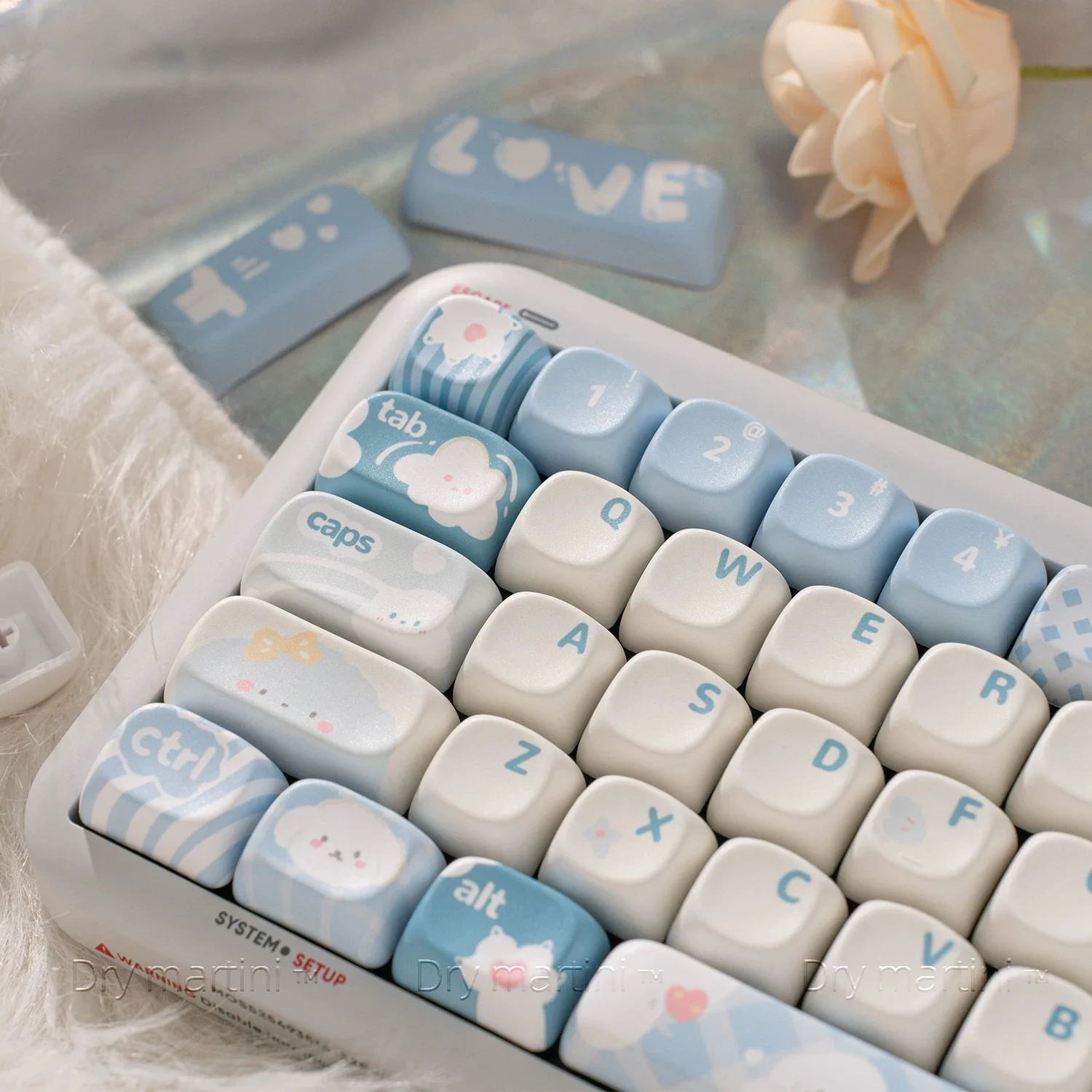 

White Cloud Theme Keycap Set 134 Key PBT Custom Cute Blue Personalized Keyboard Cap MO Profile Key Cap for Mechanical Keyboard