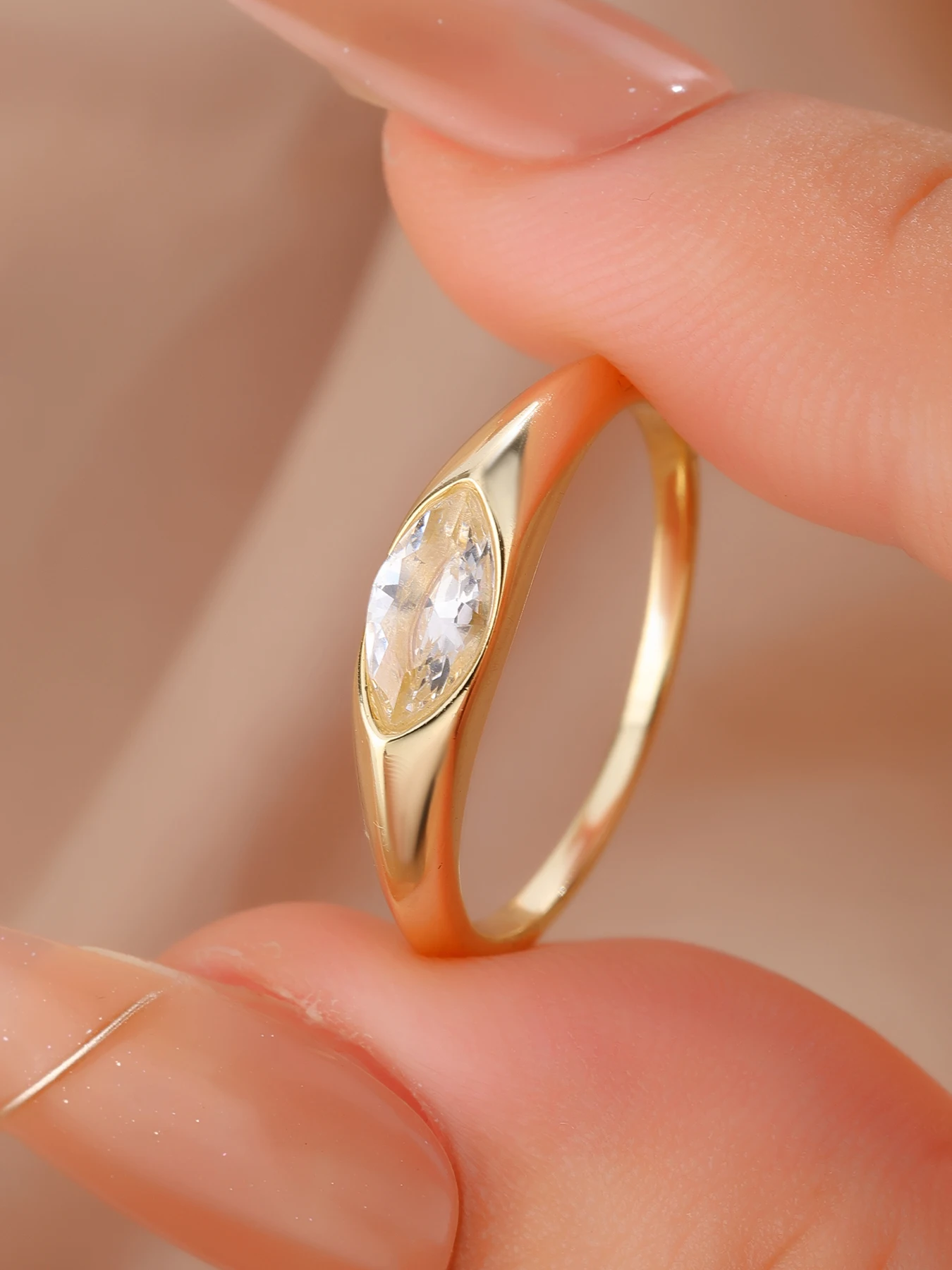 

S925 Minimalist Luxury Marquise-Cut Diamond Gold-Plated Sterling Silver Ring, Unique Design for Everyday Wear, Exquisite Ring for Commuting, Gift for Lover, Friend, or Bestie, Birthday Present, Suitable for Daily Wear/Travel/Party, Women's Fine Jewelry