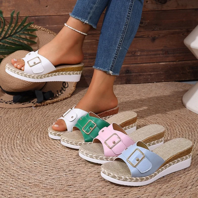 

New summer collection of plus-size women’s shoes: wedge-heeled, chunky-soled casual sandals – lightweight and comfortable