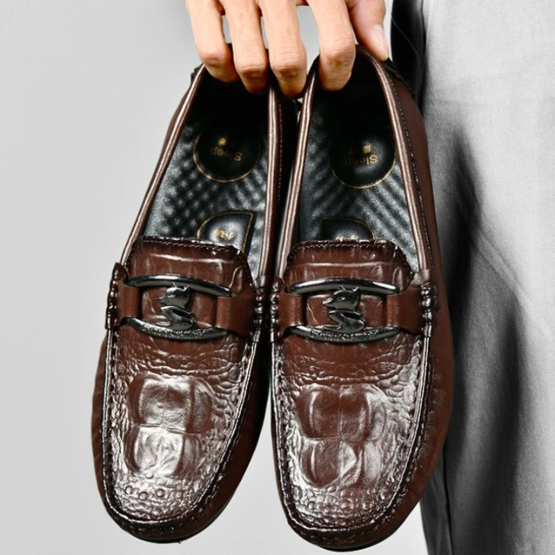

Мужская обувь, новинка 2025, модные легкие кроссовки для вождения на мягкой подошве с крокодиловым узором, британские повседневные мужские кожаные деловые лоферы