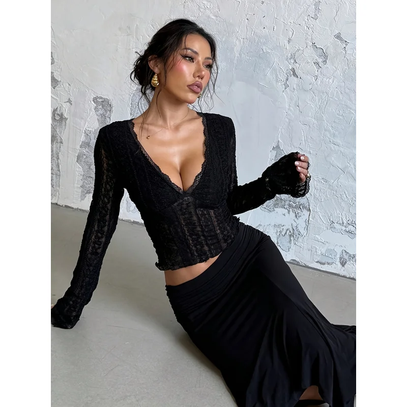 

Fashionable and Solid-color Jacquard Deep Top with Flared Long Sleeves, Semi-sheer Lace, and a Slim-fit Design