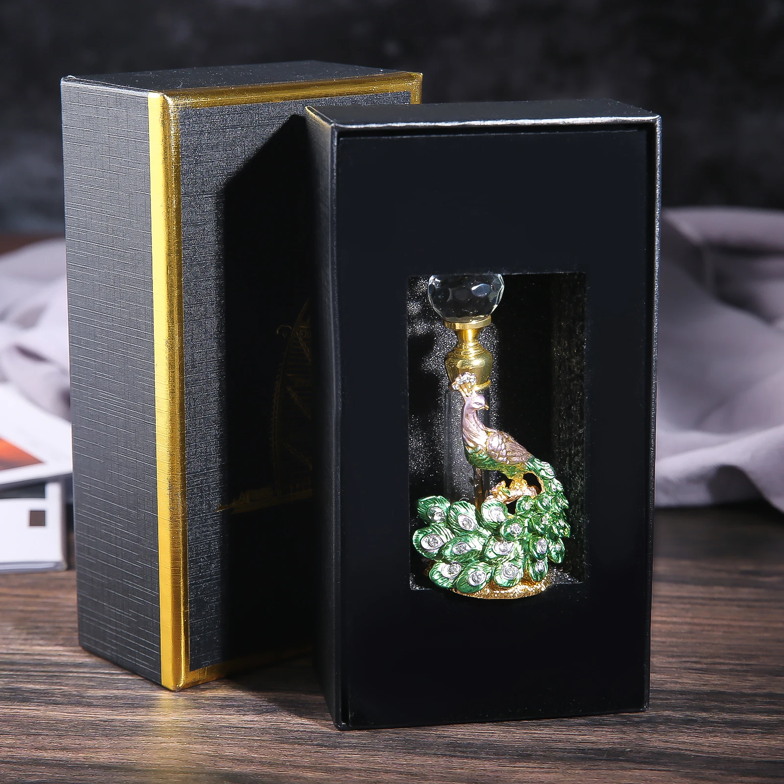 7ml 3D Pavão Mini Vazio Frasco De Perfume Esmalte De Metal Verde & Escultura de Ouro Diamante Cap Clear Tube Dripper Gift Box Beleza Jar