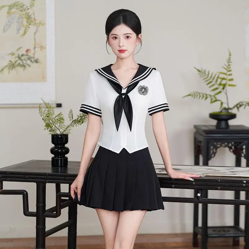 ensemble-de-tenues-professionnelles-pour-femmes-hotellerie-restauration-esthetique-spa-massage-manucure-sauna-reception-jupe-a-col-marin