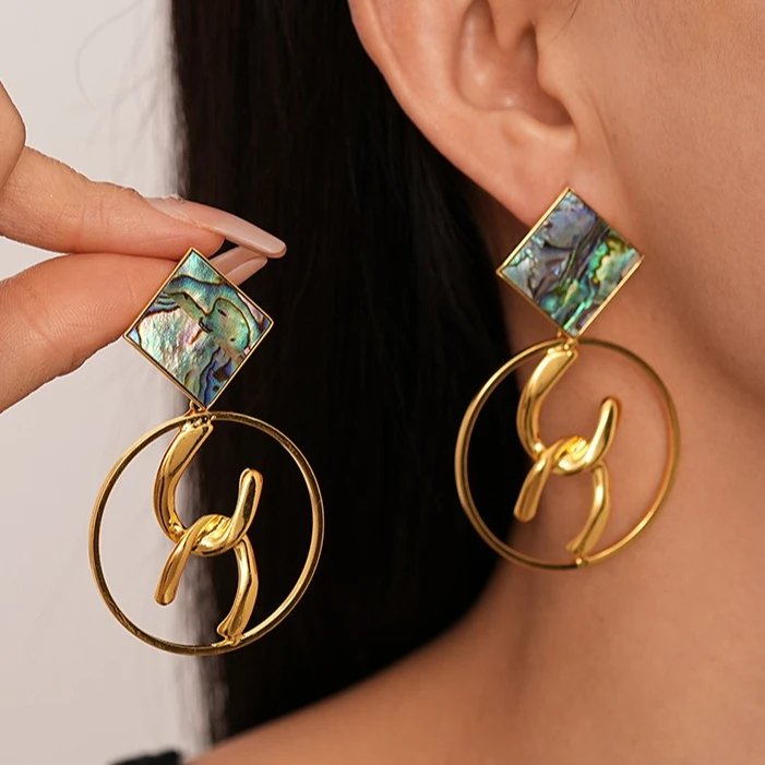 

1 Pair of Trendy Stylish Golden Dangle Earrings Circle Letters Design Match Daily Outfits Party Accessories Fashionable Stuff