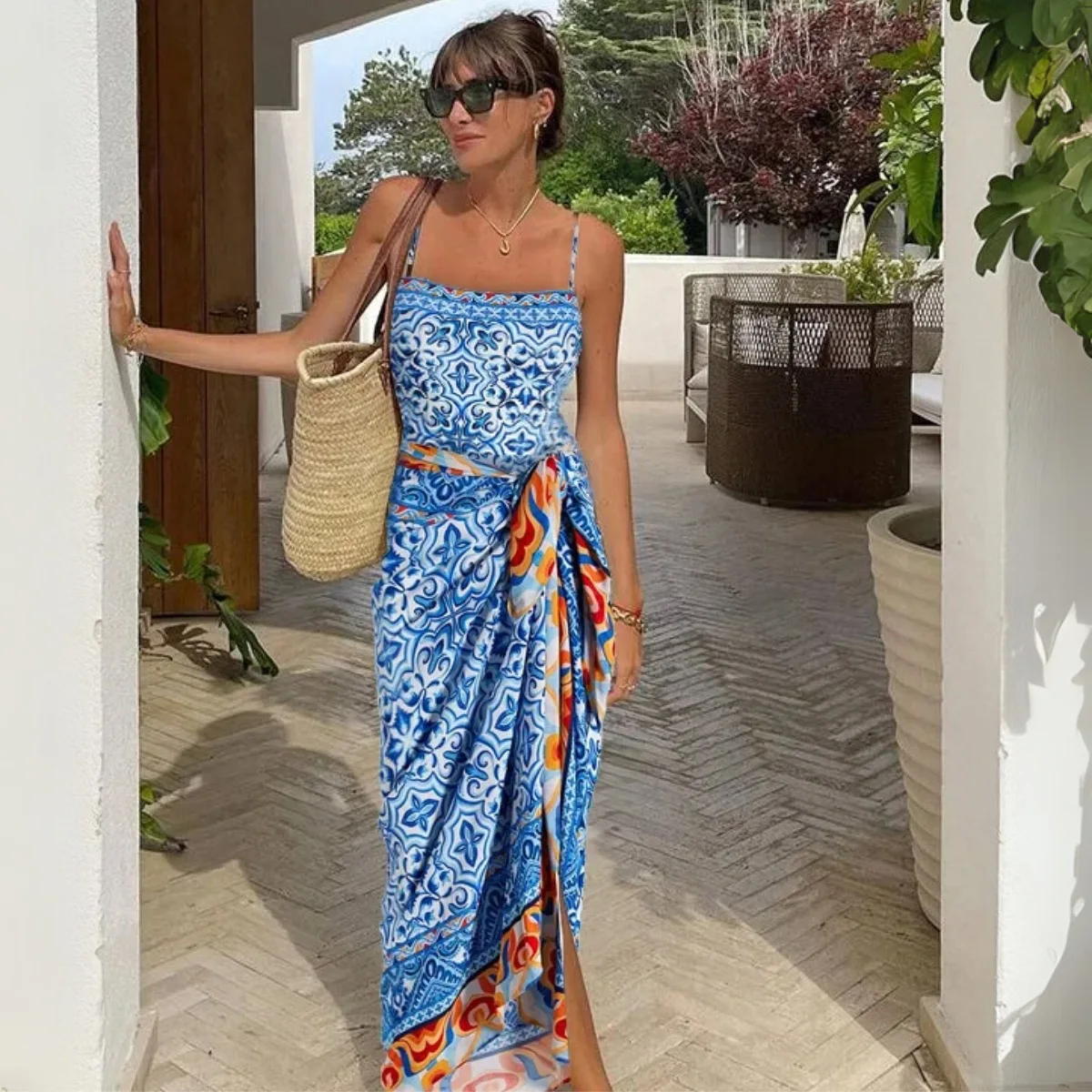 بدلة سباحة نسائية قطعة واحدة بتصميم زهري أزرق، الأكثر مبيعًا عبر الحدود لعام 2025، طقم سباحة جديد على الطراز الوطني.