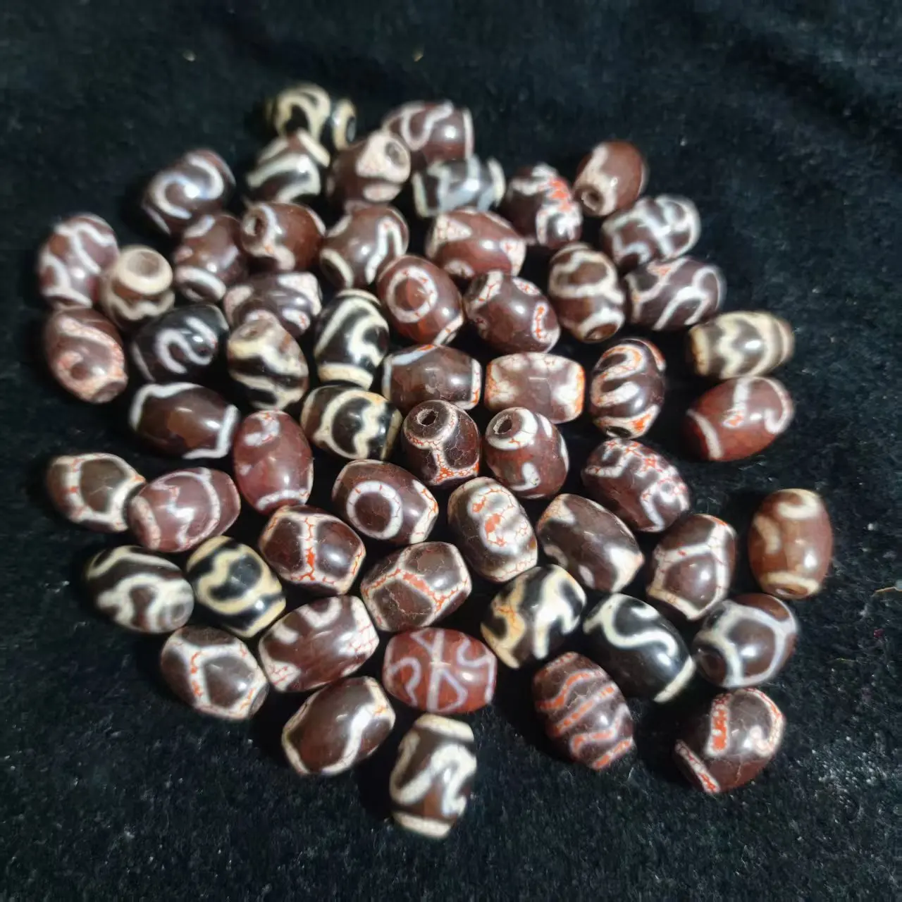 Ivory and red color Weather Vein Old Surface Natural Tibetan Dzi Beads daluo for making diy Jewelry Grade AAA
