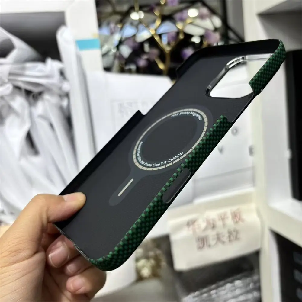 Wąskie etui z włókna węglowego Premium z aramidą do iPhone'a 16Pro 16 Pro Max Matowe etui magnetyczne