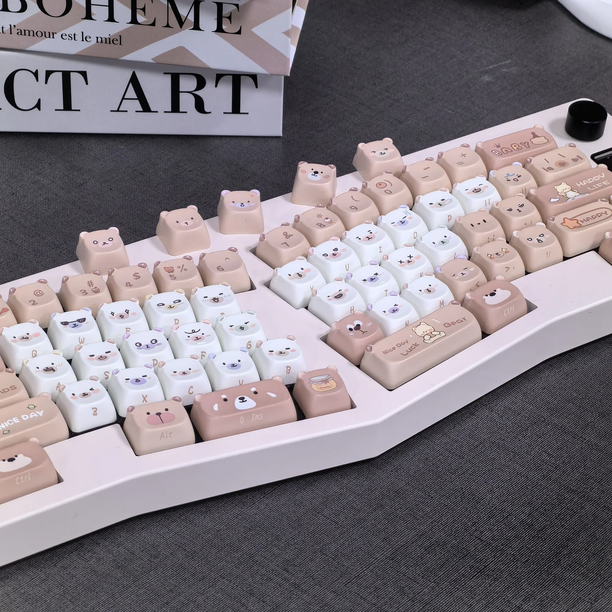 133 Keys Mocha Bear Keycap EAO Profile Khaki White Cute Bear Head Design Side Engraved PBT Keycaps for DIY Mechanical Keyboard