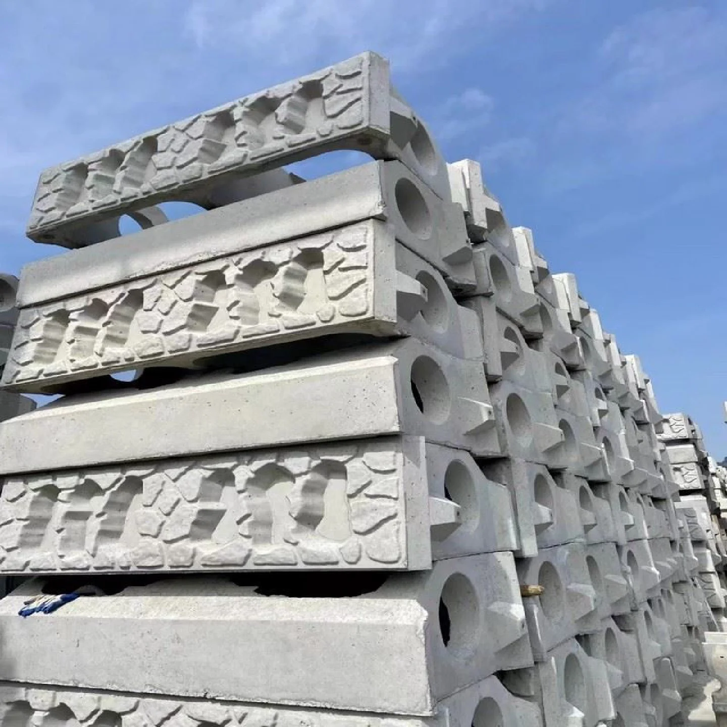 tijolo-ecologico-de-concreto-para-protecao-de-encostas-estrutura-ecologica-para-plantio-de-grama-estrutura-de-protecao-de-encostas-tijolo-de-cimento-para-muro-de-contencao