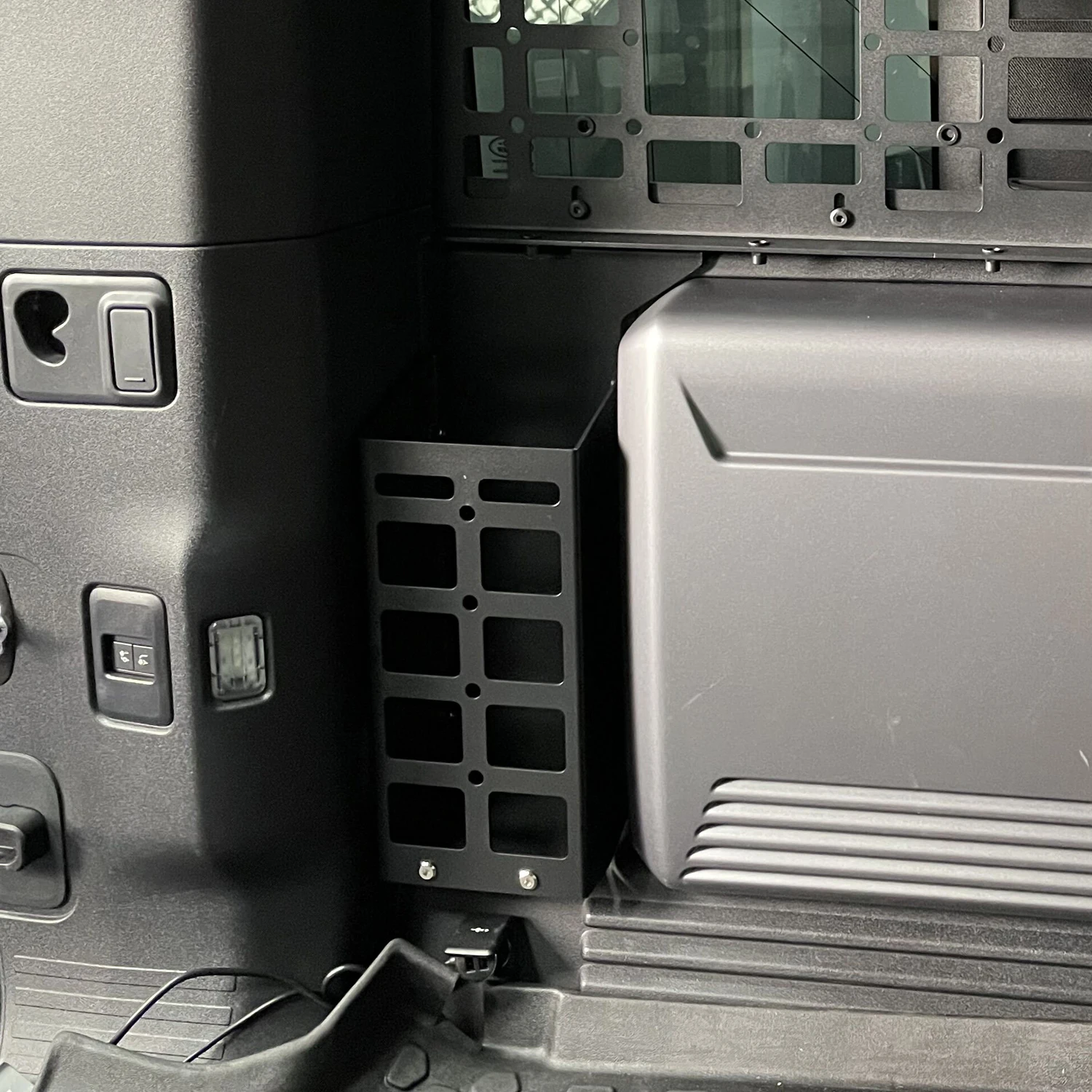 

Left Side Trunk Storage Box For Land Rover Defender 2020-2025 Interior Organizer Holder Trunk Debris Rack Storage Mount Bracket