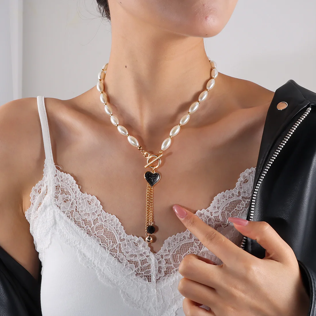 DIY accessories Imitation pearl necklace female retro punk love collarbone chain niche design sense tassel necklace NK26840
