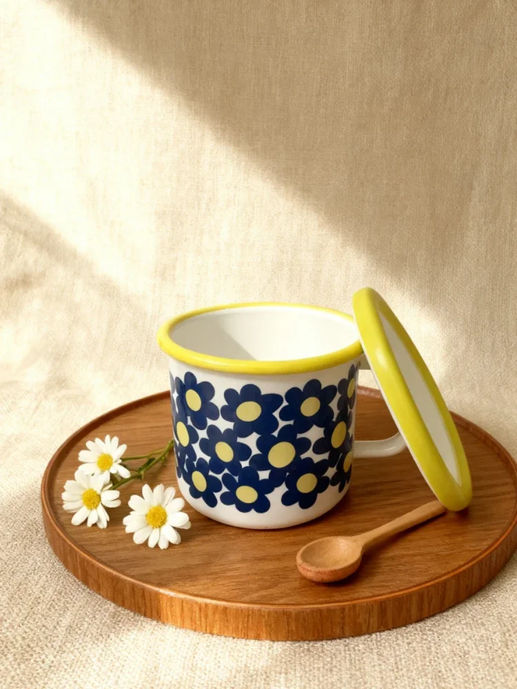 Cute Flower Strawberry Pattern Ceramic Milk Cup with Lid Portable Picnic Cup Large Capacity Handle Cup Japanese Style Enamelware