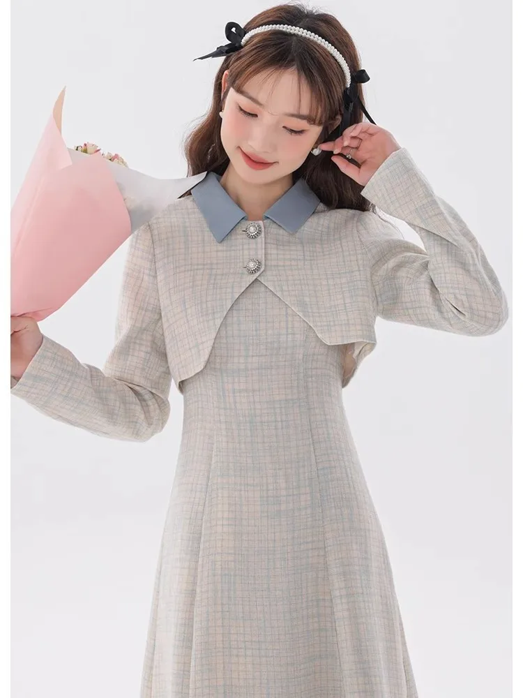 

Color Blocking Fashion Set For Women In Autumn And Winter, High-End And Elegant, With A Strap Skirt And A Shoulder Jacket. Two P