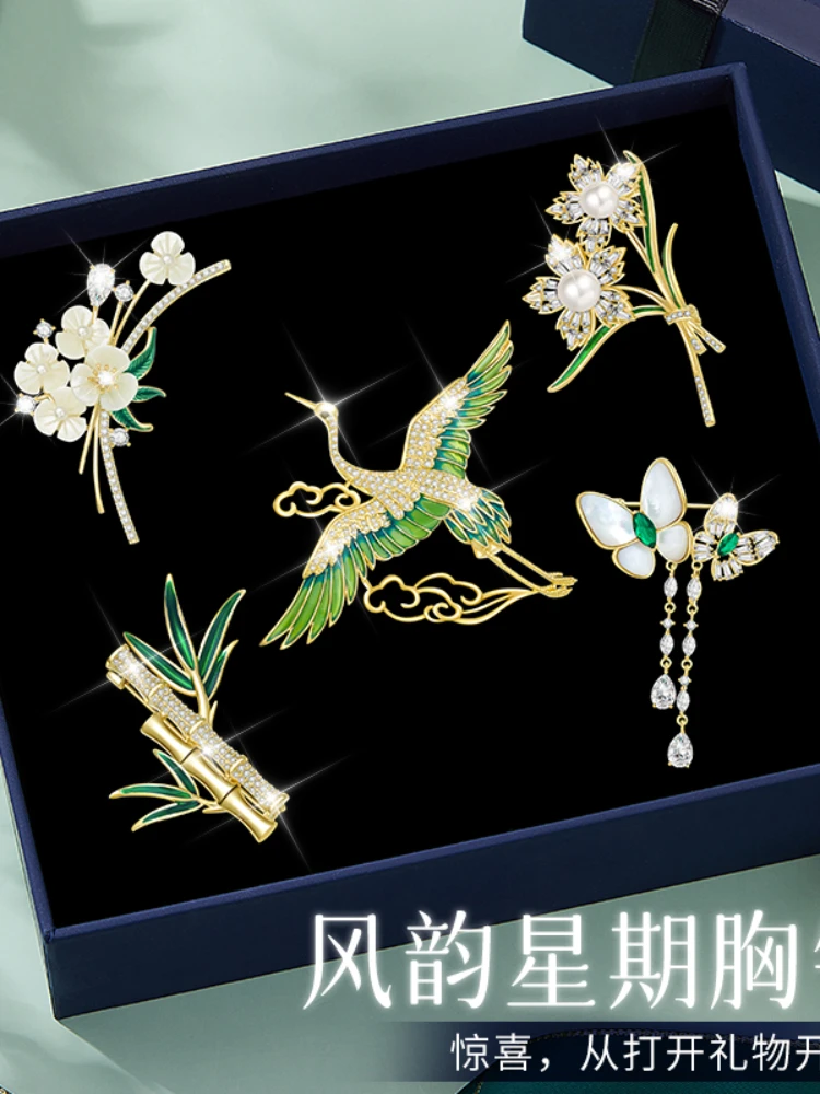 بروش نسائي راقي بتصميم عصري رائع وخفيف الوزن صندوق هدايا فاخر