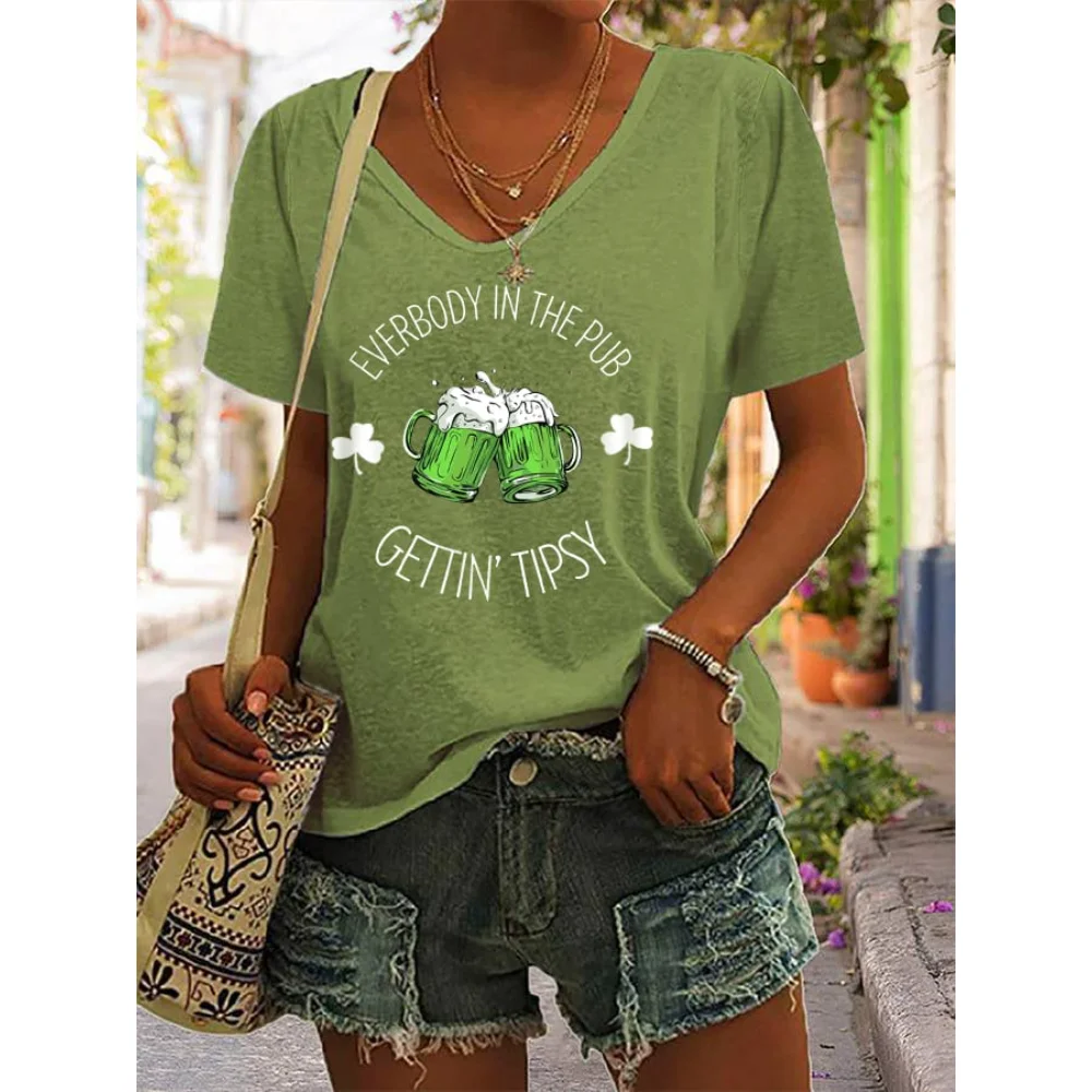 Rheaclots Women's St. Patrick's Day Funny Everybody In The Pub Gettin' Tipsy V-Neck Print V-Neck Short Sleeve T-Shirt