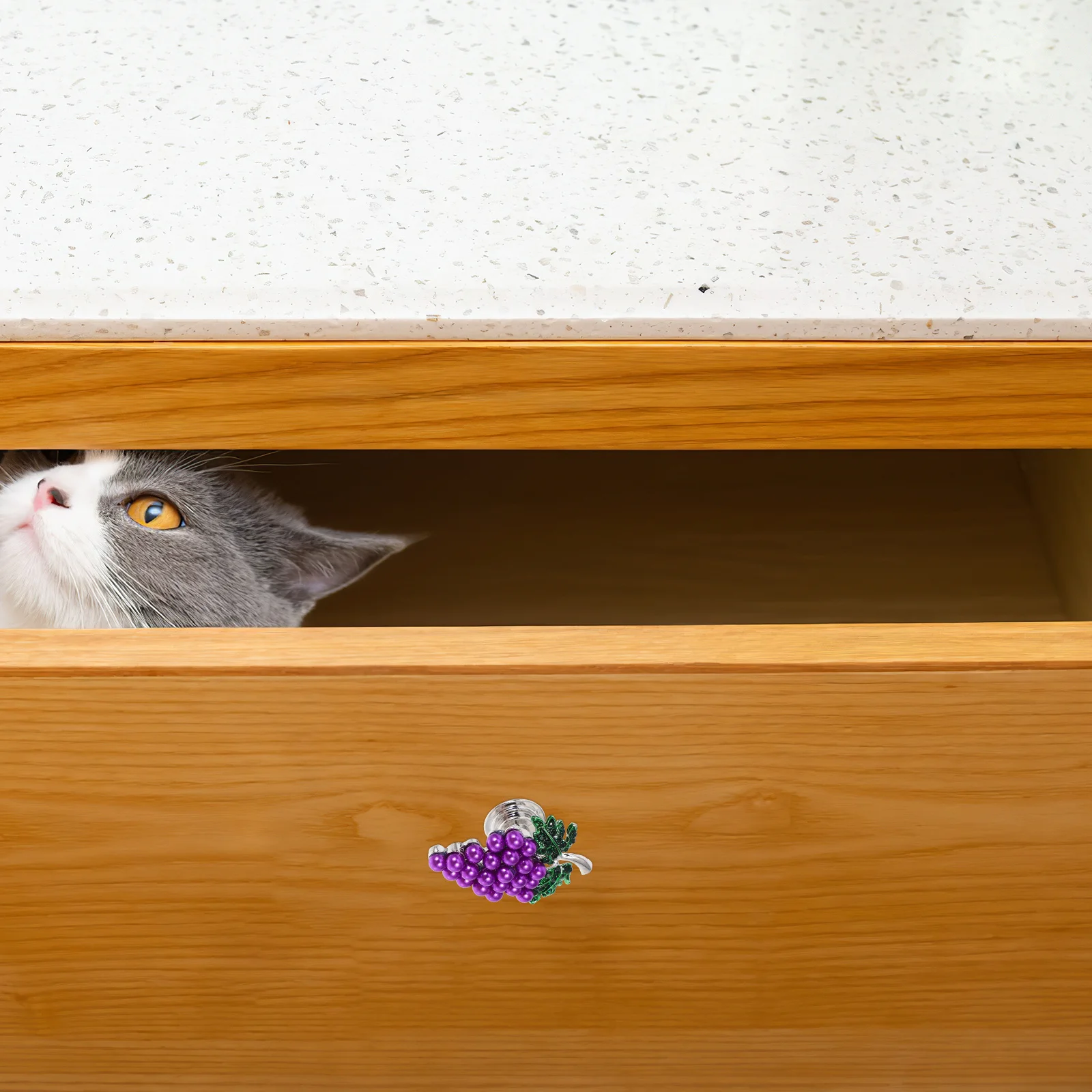 

Creative Purple Grape Pull Handles 4mm Single Hole Knobs for Cabinets Dressers Drawers Cupboards Wardrobes Bookcases Zinc Alloy