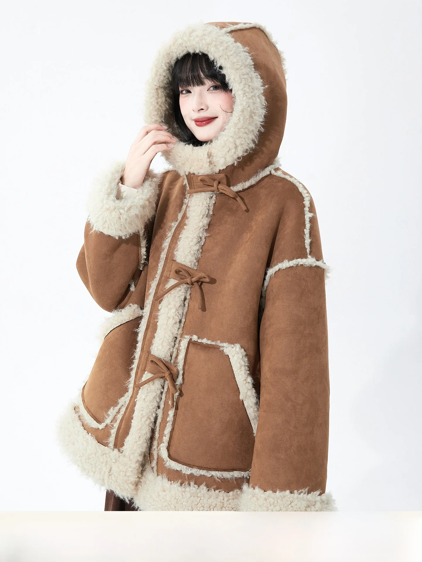 

Винтажное замшевое пальто с мехом для женщин, зимняя куртка со встроенной подкладкой, свободный крой, длинный рукав, на цветных пуговицах