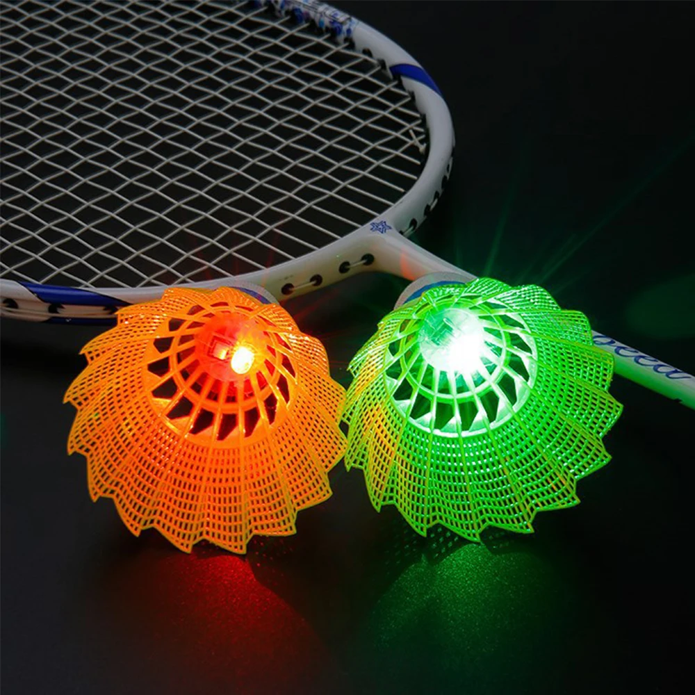 4 Uds. Volantes coloridos de plástico con luz para exteriores, pelota de entrenamiento de bádminton LED, bádminton luminoso