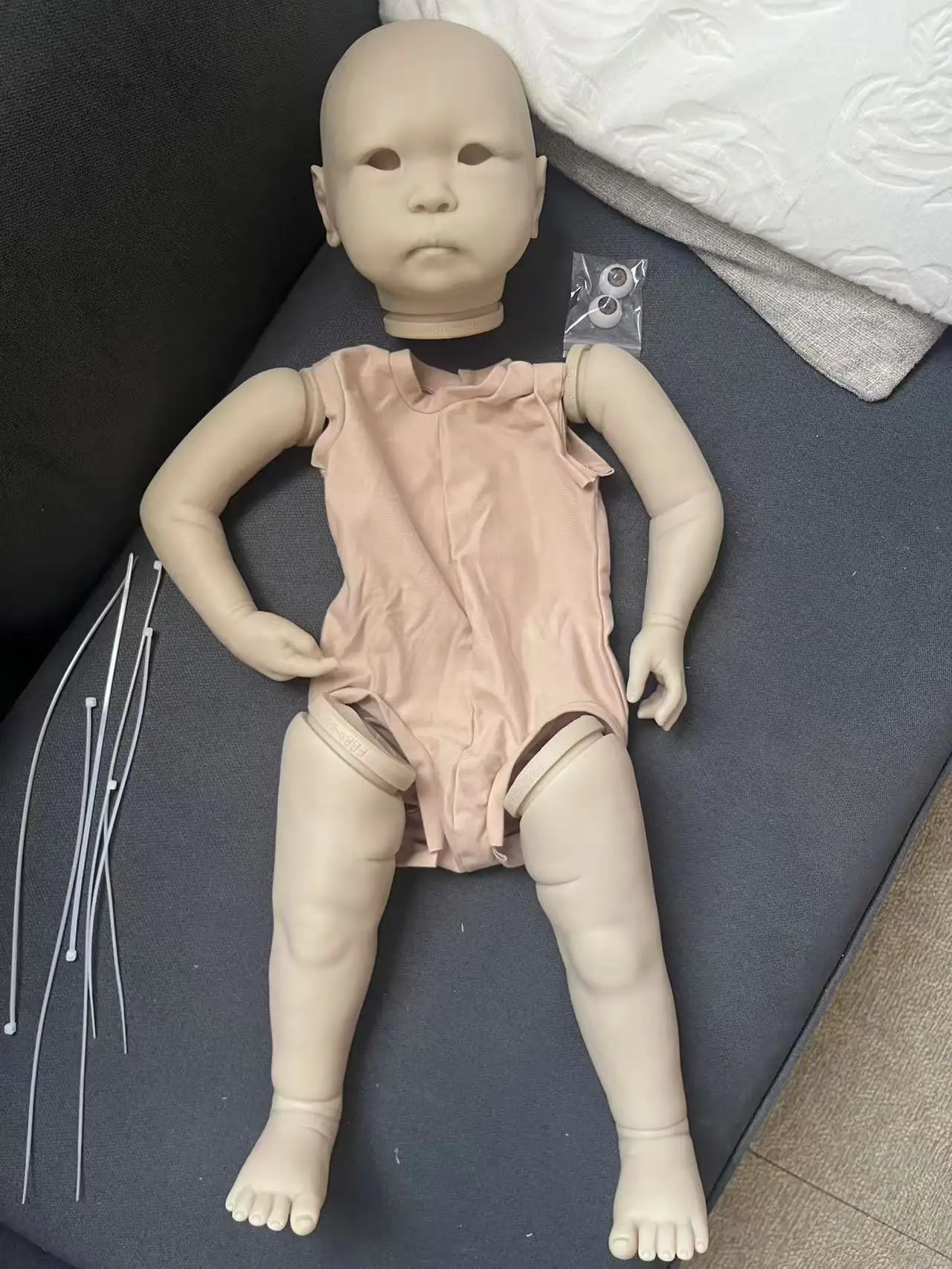 25 Polegada kit boneca reborn min li inacabado sem pintura em branco diy reborn criança boneca peças com corpo e olhos nome na parte de trás