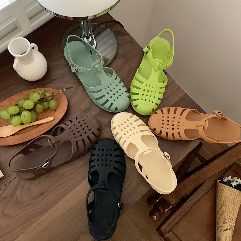 Summer 2025 Women Roman Jelly Sandals Retro Flat Transparent Crystal Beach Sandals Round Toe Casual Hollow Out Designer Shoes