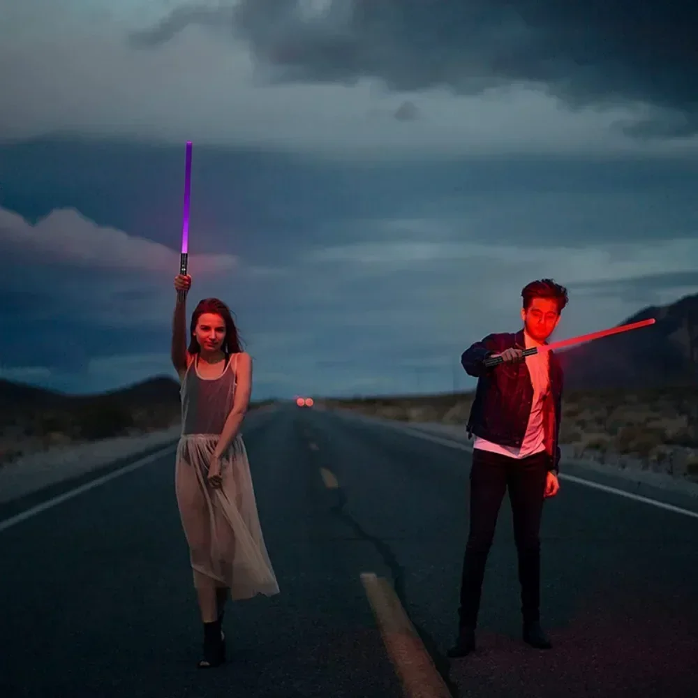 Световой меч с металлической ручкой RGB, 7 цветов, светодиодный лазерный меч, два в одном, переключаемый двусторонний звук Saber, полный подарок для косплея