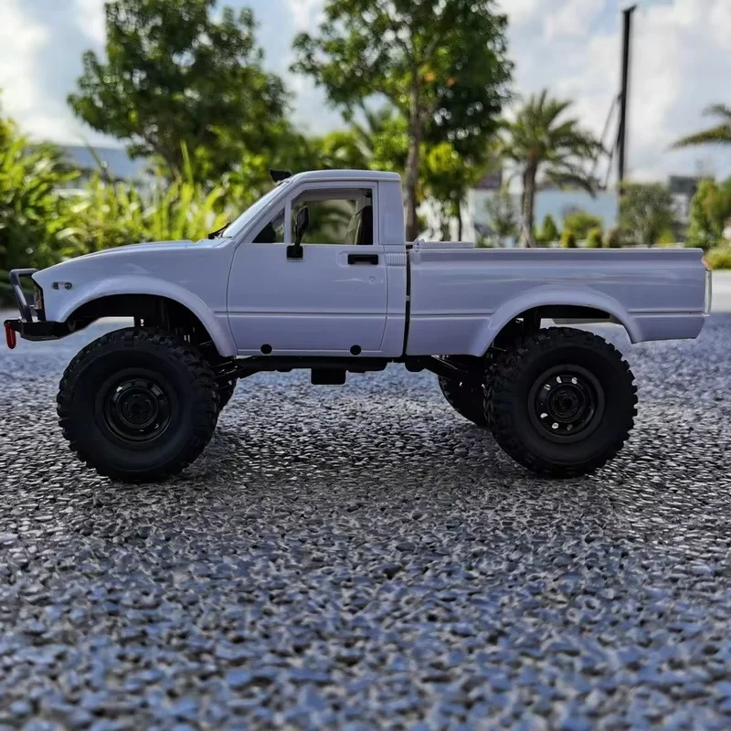 1: 16mn C24-1 Full-Size Rc Car 2.4g Four-Wheel Drive Climbing Car Electric Off-Road Vehicle Led Street Light Children'S Gift Toy