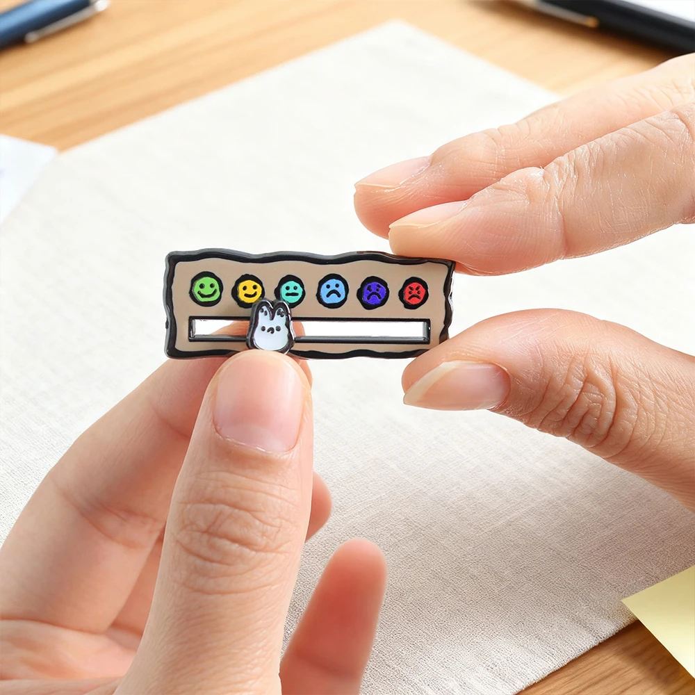 القوة الاجتماعية المزاج بروش رسم بسيط أرنب تصميم المتخصصة الإبداعية انزلاق اللون شارة دبوس هدية الملحقات