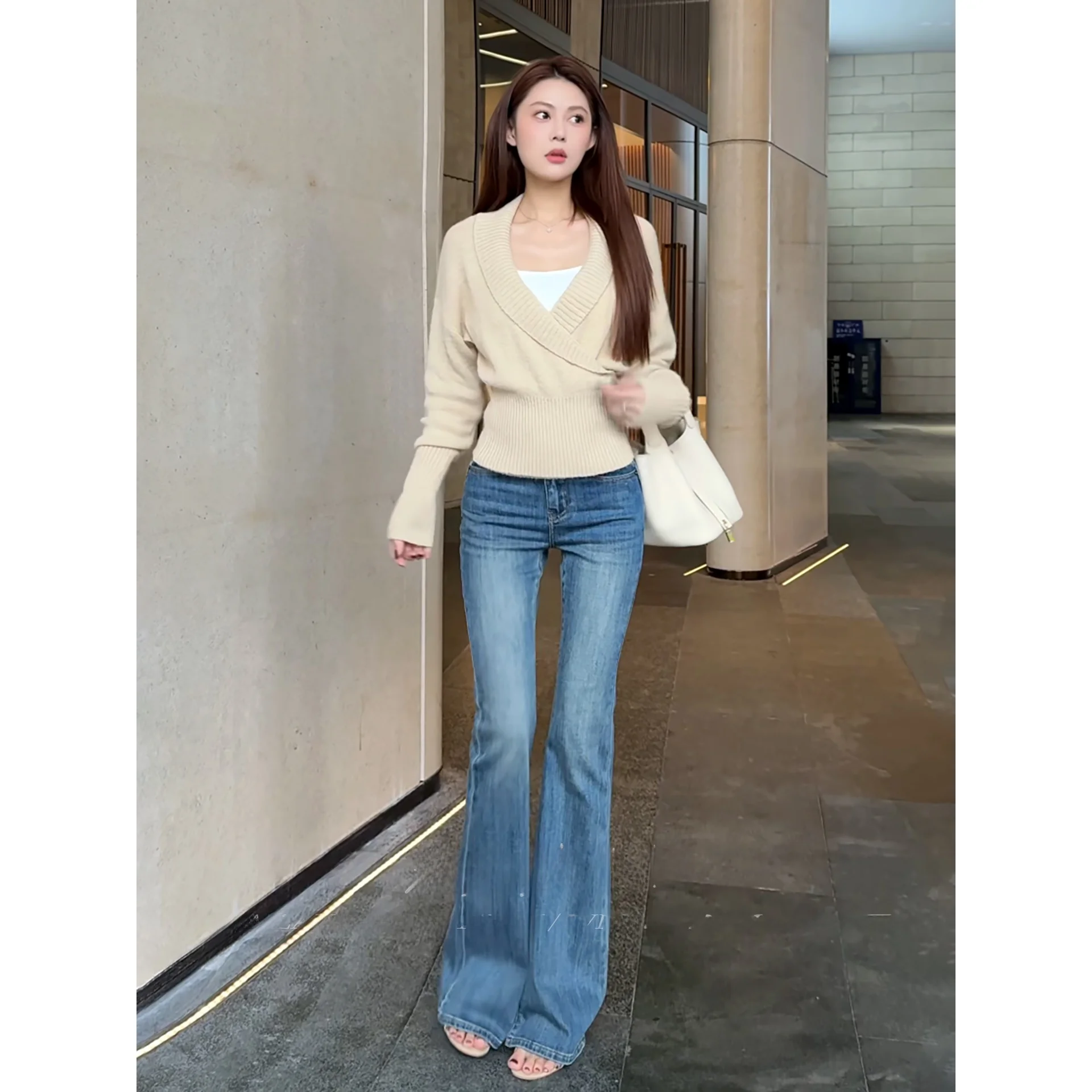 

Stylish Low Waist Slim Fit Bell Bottom Denim Jeans Women's Retro Washed Blue Micro Flared Long Pants Korean Spicy Girl Style