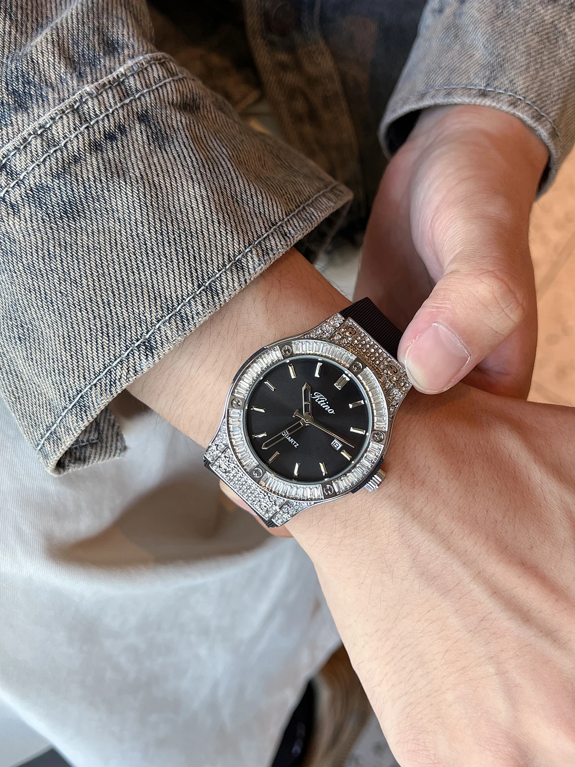 

МОДНЫЕ ЧАСЫ ЯПОНСКИЙ И КОРЕЙСКИЙ ХОРОШИЙ ДИЗАЙН ДЛЯ МУЖЧИН И ЖЕНЩИН