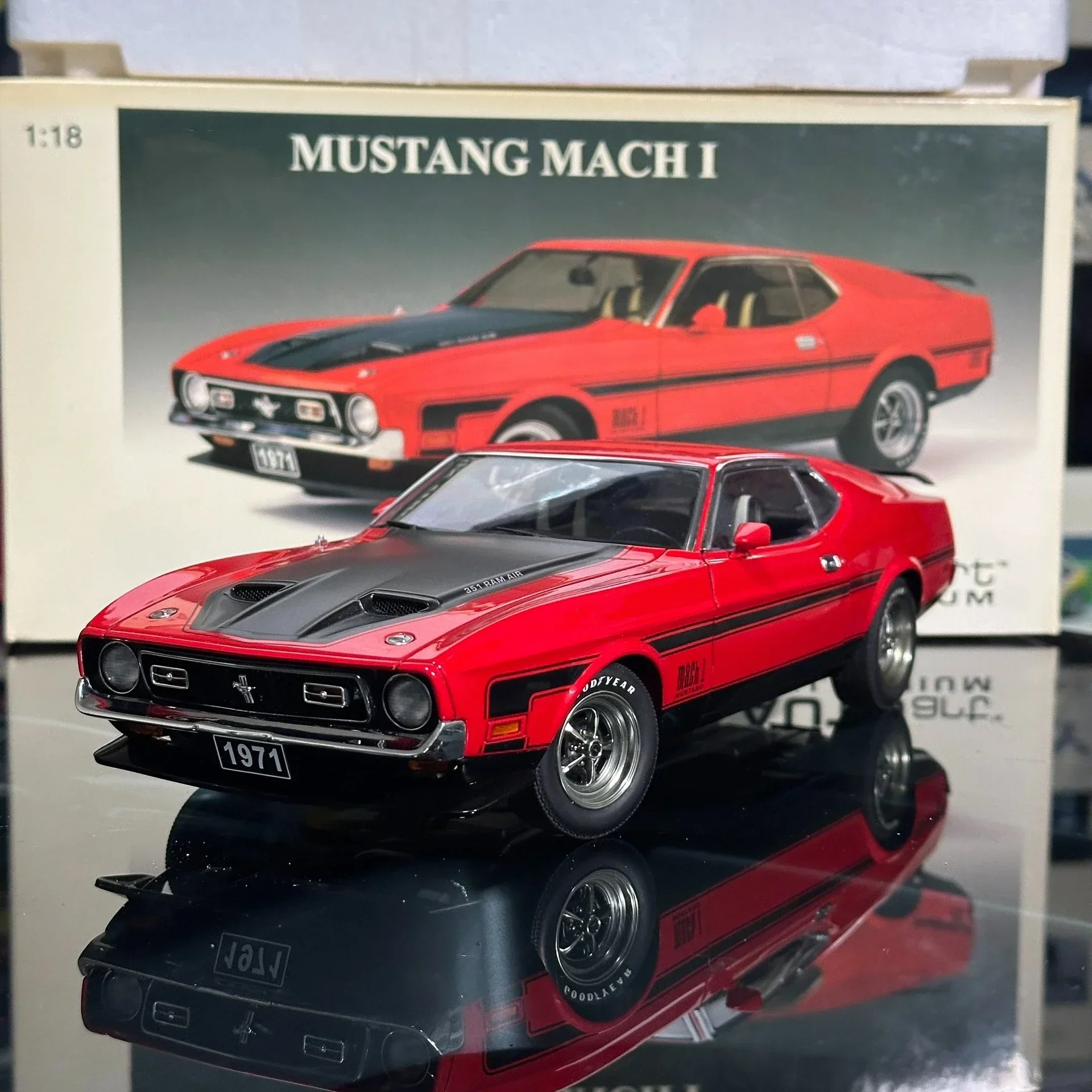 Autoart 1:18 Mustang Mach I 1971 Red Simulation Limited Edition All Open Alloy Metal Static Car Model Toy Gift