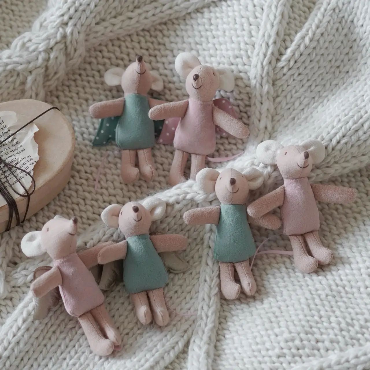 Nordischer Stoff-Mauspuppen-Stil, kleines Plüschtier, Daumenpuppe, niedliche Engelsflügel-Mauspuppe, Stoffpuppe, kleine Dekoration – Detail 1