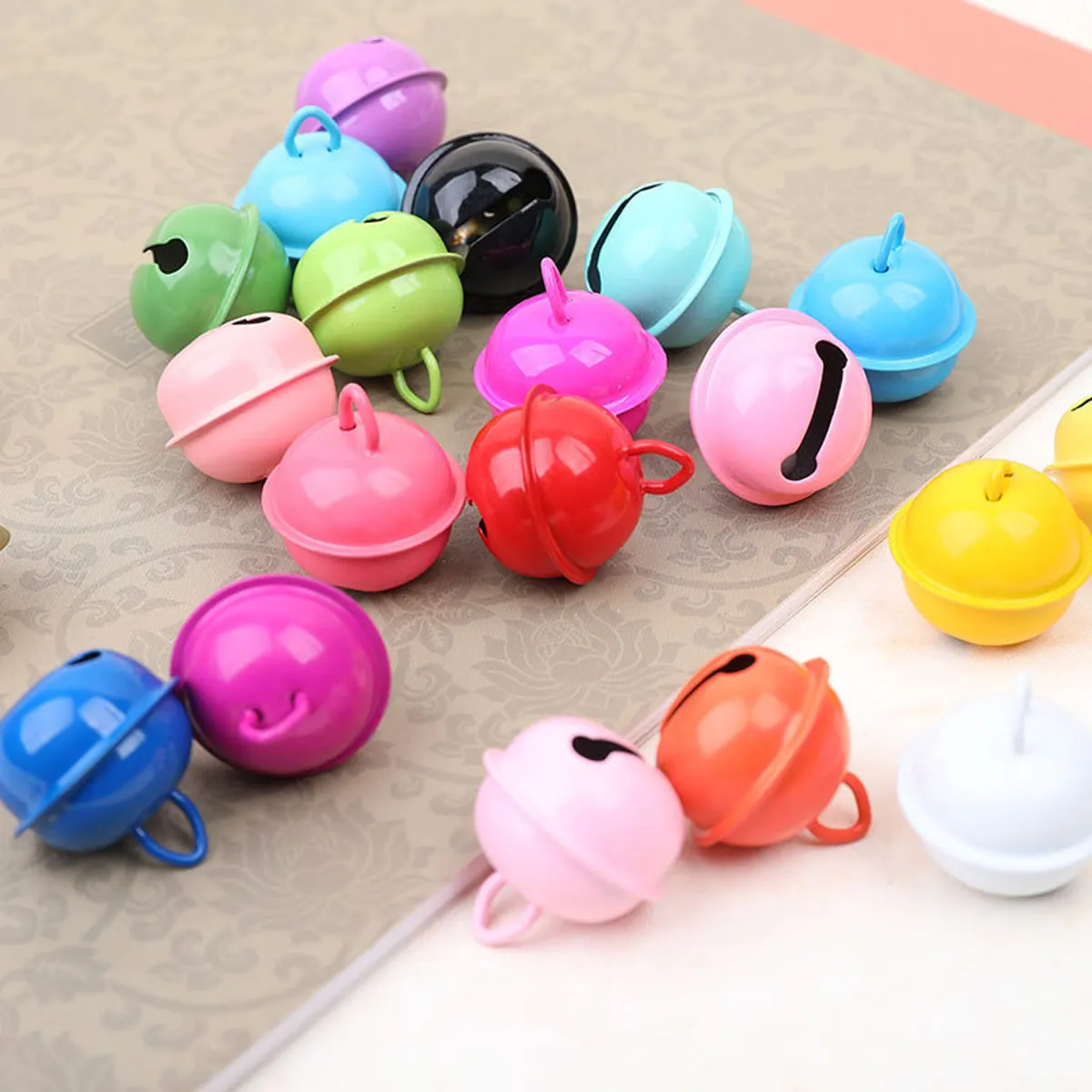 

100PCS Candy Colors 20mm Round Jingling Bell Charm Pet Bell Pendant DIY Key Ring Jewelry Making Accessories Christmas Decoration