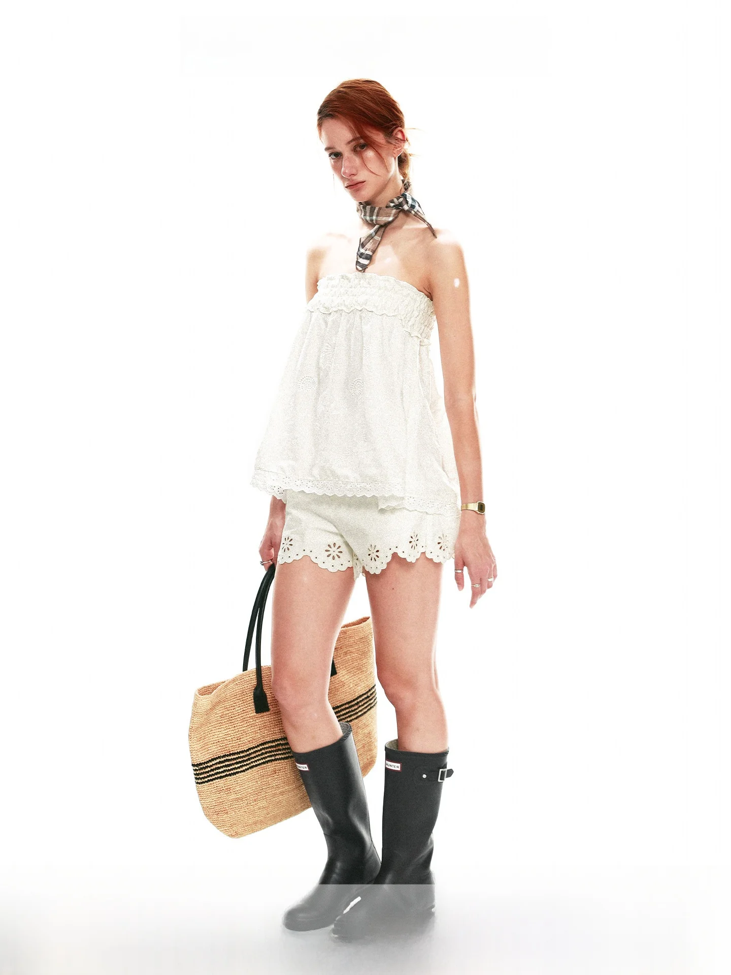 

Элегантный ажурный кружевной топ с цветочным узором и вырезом халтер для женщин, летний повседневный стиль, коллекция Single Moment 26SS, женская майка