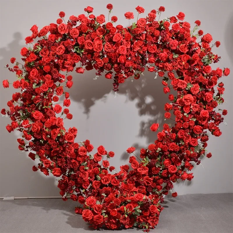 Impresionante decoración de mesa de boda: corredor de arreglo floral de rosas de seda arqueada adornado con rosas artificiales para un ajuste de ensueño