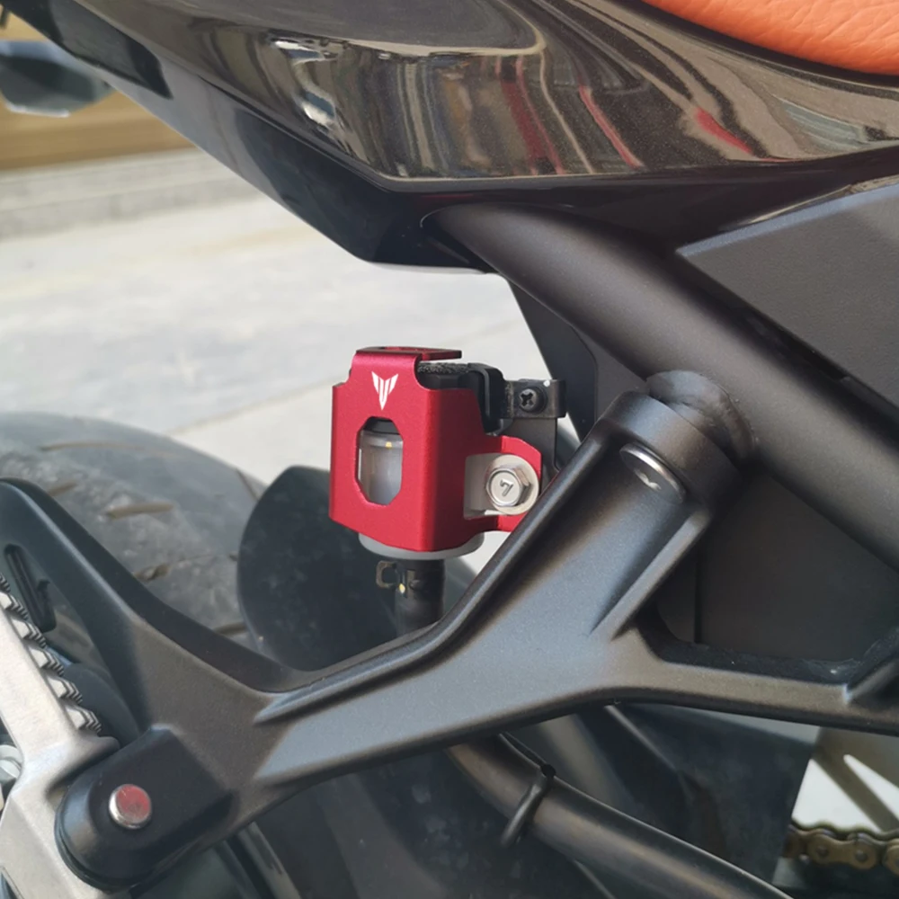For YAMAHA MT03 MT07 MT09 MT10 MT 07 09 Rear Brake Pump Fluid Reservoir Cap Cover Guard Protector Rear Oil Cup Cap Guard Cover